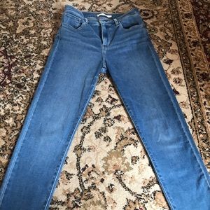 Levi’s 720 High Rise Super Skinny Jeans Size 28